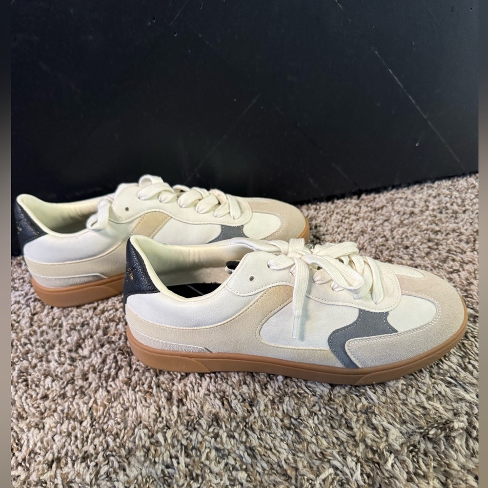 Blowfish casual sneaker shoe